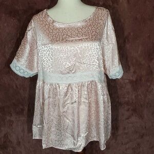Love It Pink Leopard Lace Top